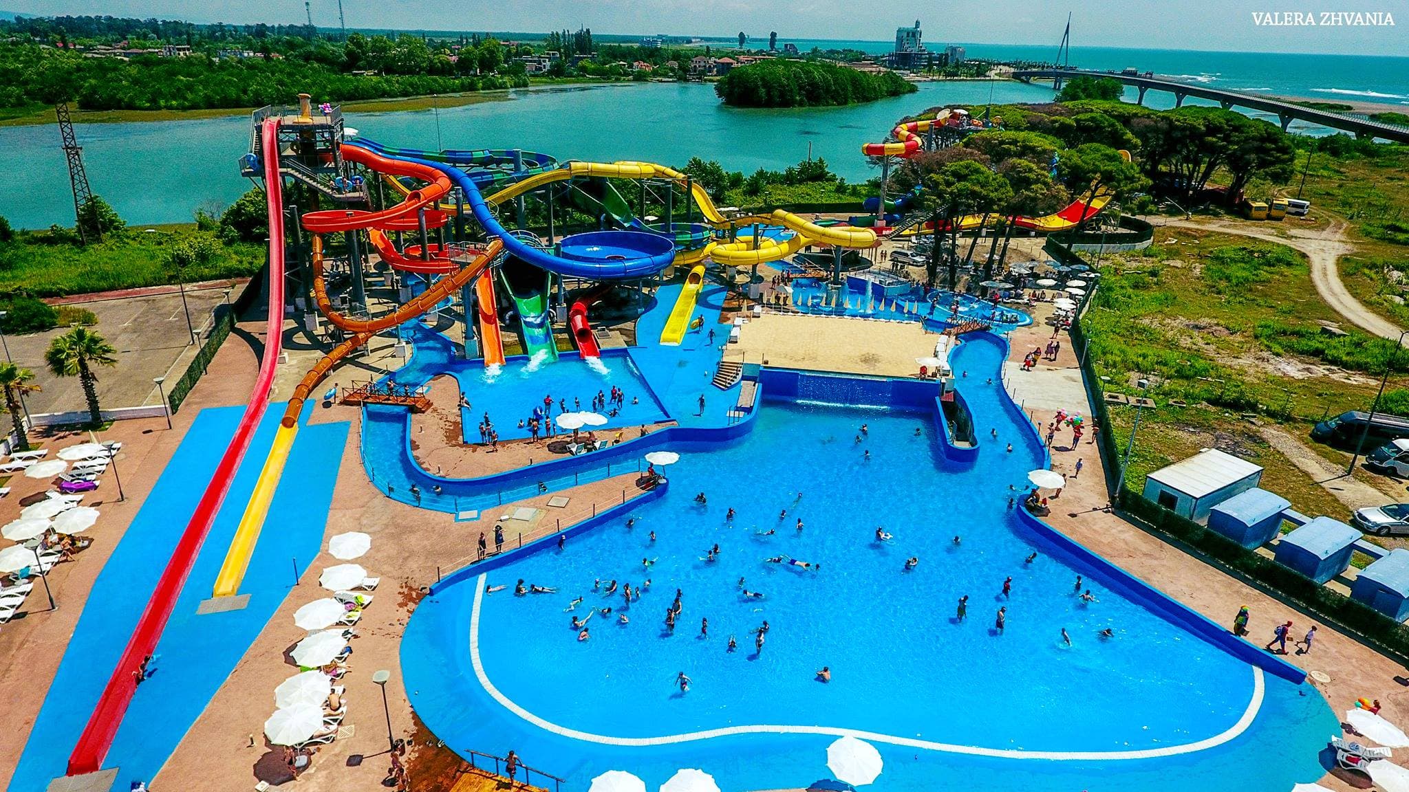 აუზი და წყლის რეზერვუარი ფოტო 2